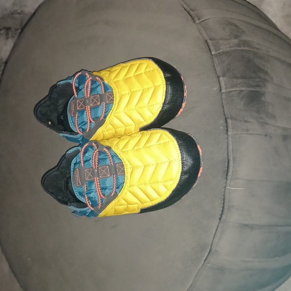 Men's Yellow and Blue  Moccsin Slippers Size 10 - Picture 2 of 8